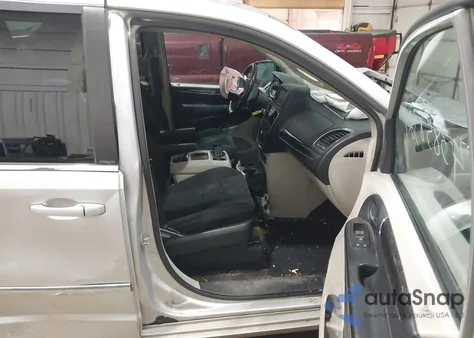 2012 Chrysler Town & Country Touring z USA, uszkodzony, nr VIN 2C4RC1BG3CR116320